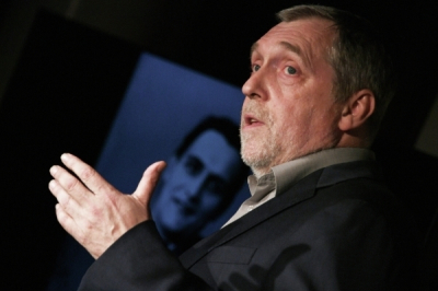 Никита Высоцкий поздравил россиян с Новым годом и пожелал больше джаза и рока