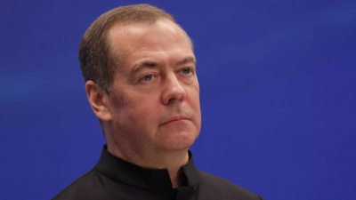 Россия &mdash; не игрушка: Медведев призвал сосредоточиться на собственной стране, а не на чужих проблемах